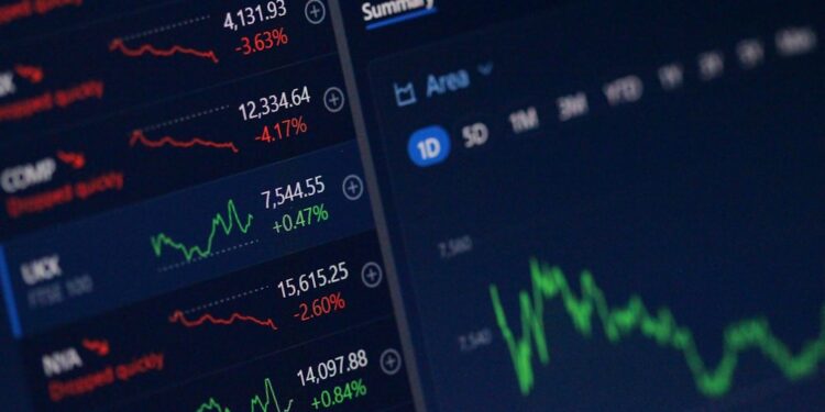 FTSE 100 traders monitor screens as oil prices and rate signals weigh on London markets