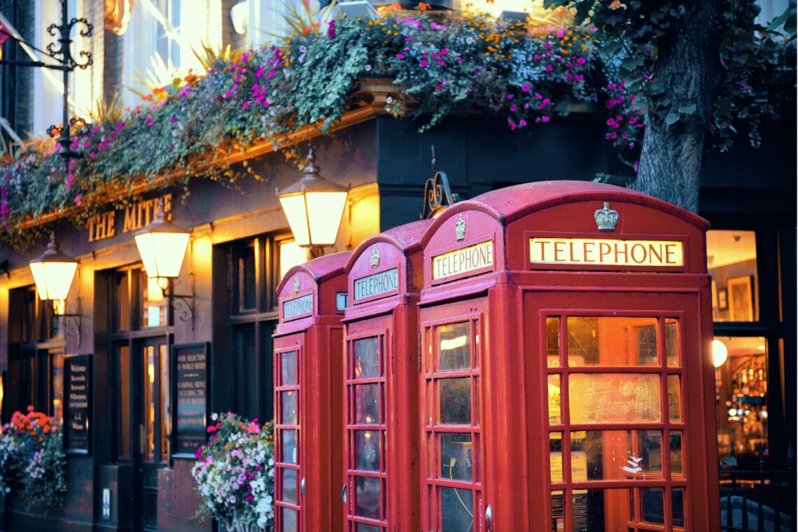 restaurant in London with typical phone cell