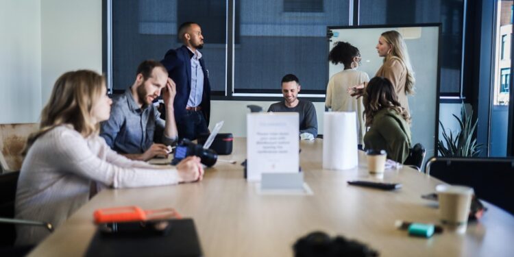 business-pitch-meeting-unsplash - LONDONwebzine An early-stage founder presents her business plan to investors inside a City of fintech accelerators programme boardroom.