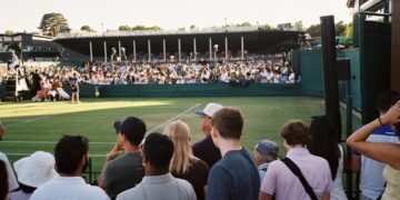 outdoor-tennis-spectators-unsplash - LONDONwebzine A woman cheering at an outdoor Wimbledon finals screening in central London, surrounded by a summer crowd
