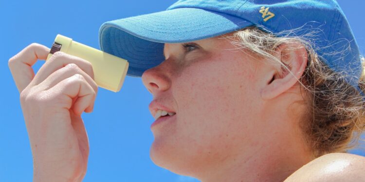 woman-applying-sunscreen-unsplash - LONDONwebzine A woman applying skin protection SPF on her face on a sunny London street