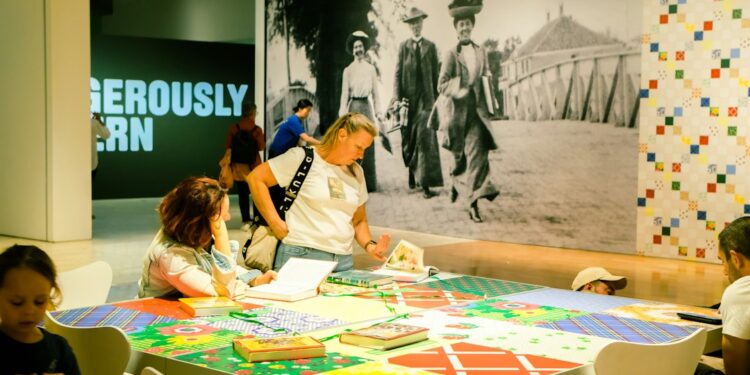 Half-term science trails at the Natural History Museum photo 1 - LONDONwebzine Family following half-term trails past the dinosaur skeleton